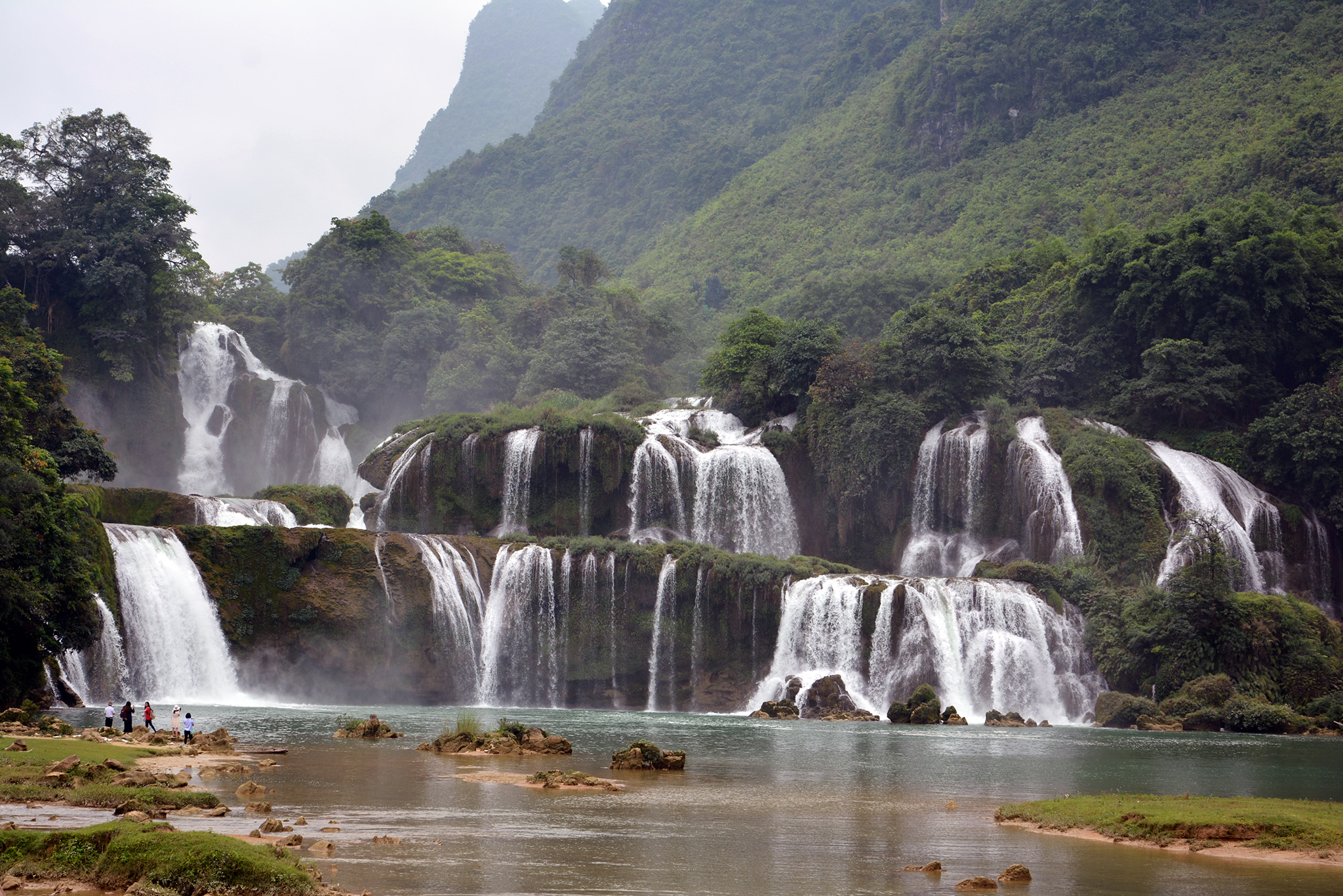 Hình ảnh thác Bản Giốc ở Cao Bằng