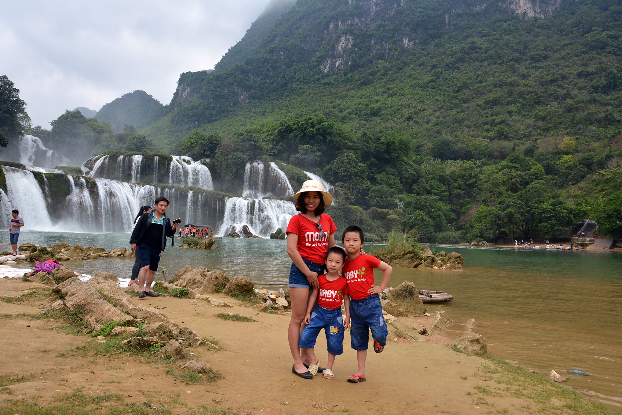 Hình ảnh thác Bản Giốc ở Cao Bằng